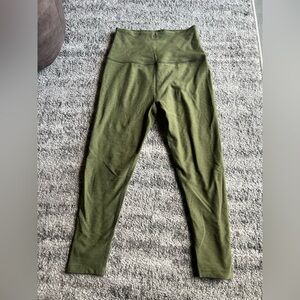 Beyond Yoga Capri Spacedye leggings in seasonal color - Moss Size M